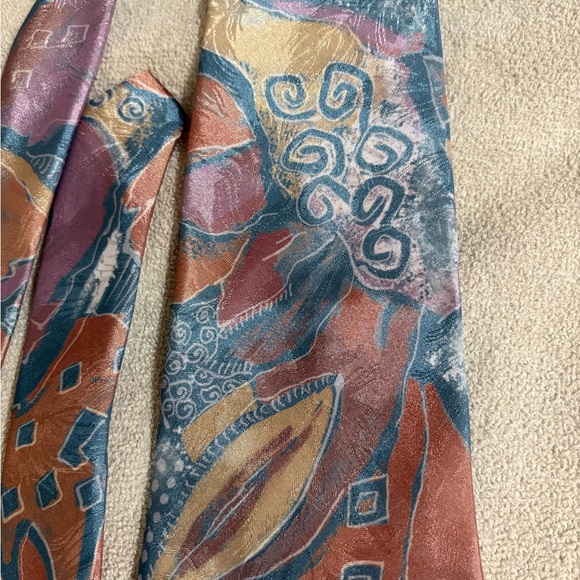 Abstract Patterned Tie in Multicolor - Picture 2 of 2